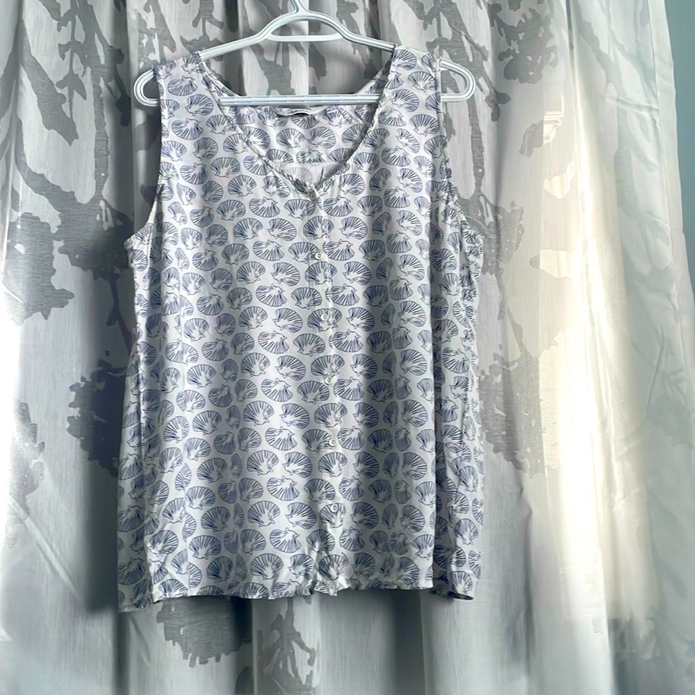 Reitmans White & Blue Shell Tank with Open Back